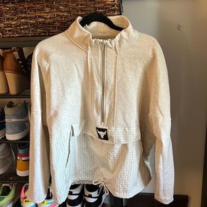 Under armor women’s 1/2 zip  pull over